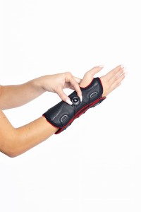 Stabilizator nadgarstka z systemem szybkiego zapięcia MSupport Red - lewa strona